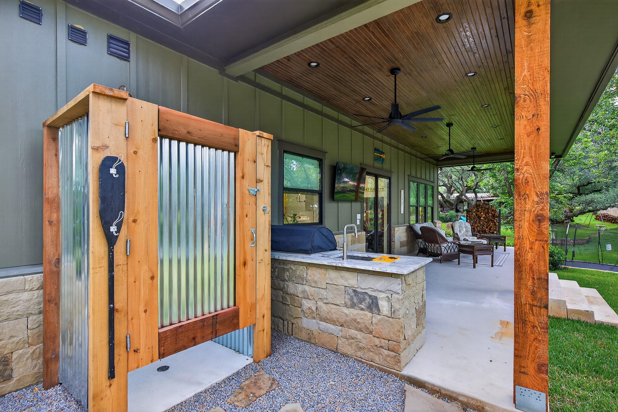 Kingsland, Texas, 78639, United States, 5 Bedrooms Bedrooms, ,4 BathroomsBathrooms,Residential,Active,2006783