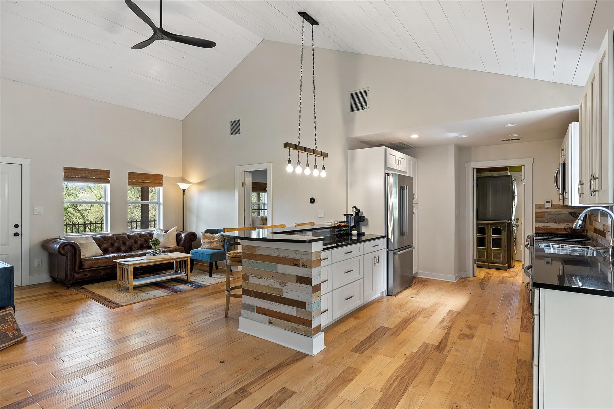 Spicewood, Texas, 78669, United States, 2 Bedrooms Bedrooms, ,2 BathroomsBathrooms,Residential,Active,1899916