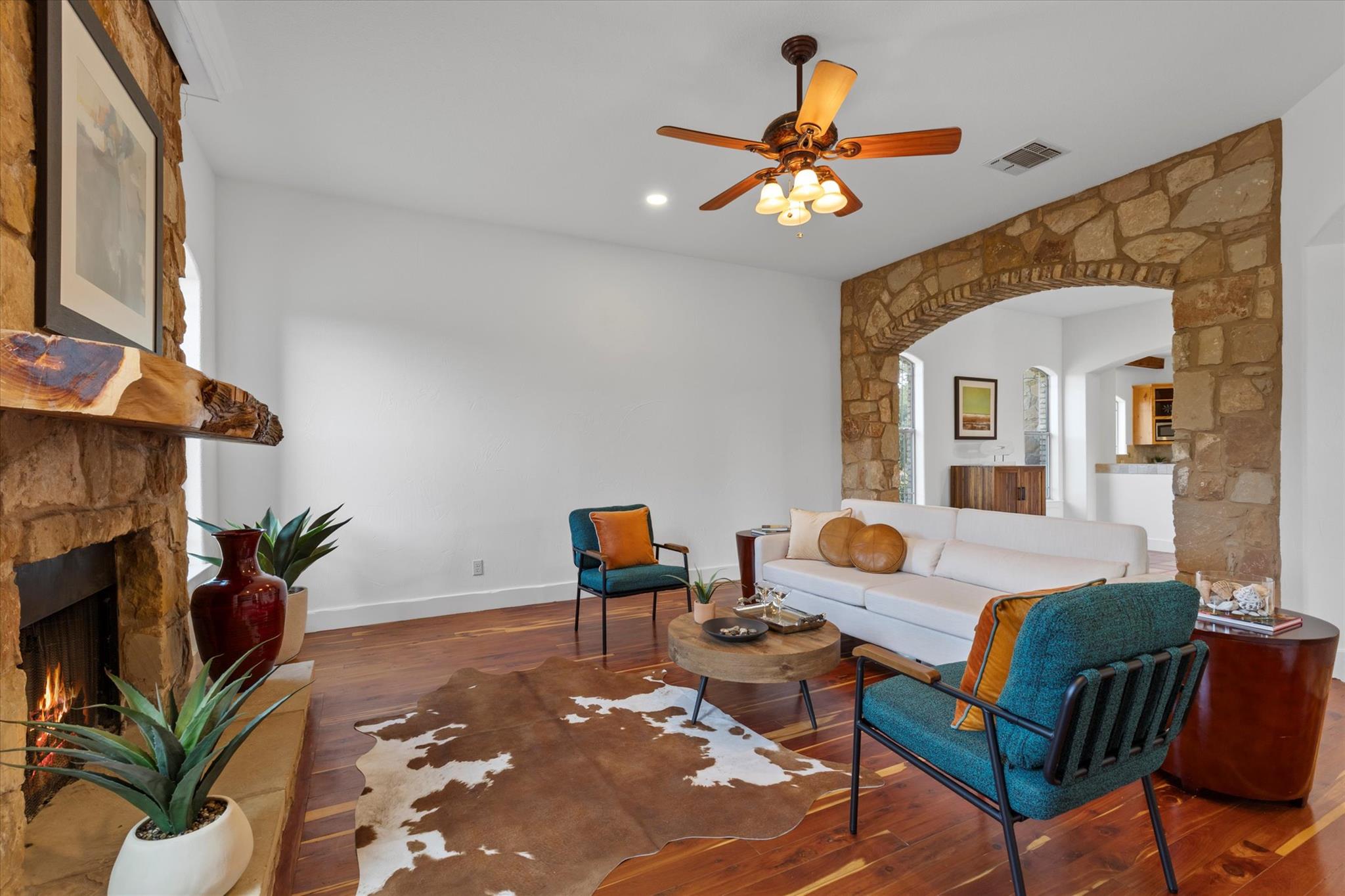 Smithville, Texas, 78957, United States, 4 Bedrooms Bedrooms, ,3 BathroomsBathrooms,Residential,Active,1933712