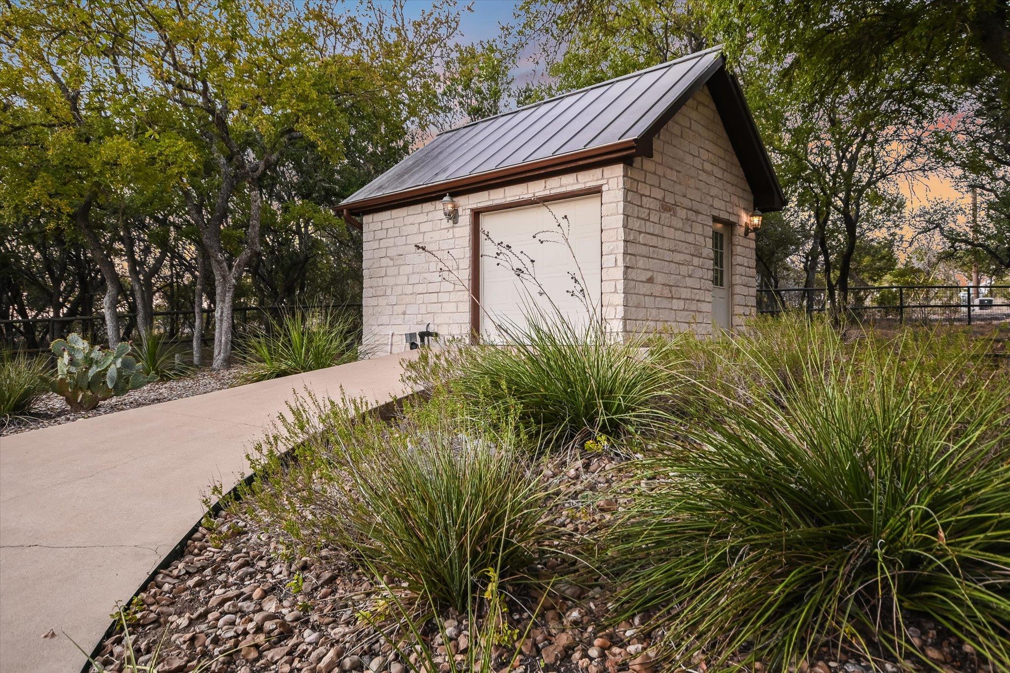 Wimberley, Texas, 78676, United States, 5 Bedrooms Bedrooms, ,4 BathroomsBathrooms,Residential,Active,1973530