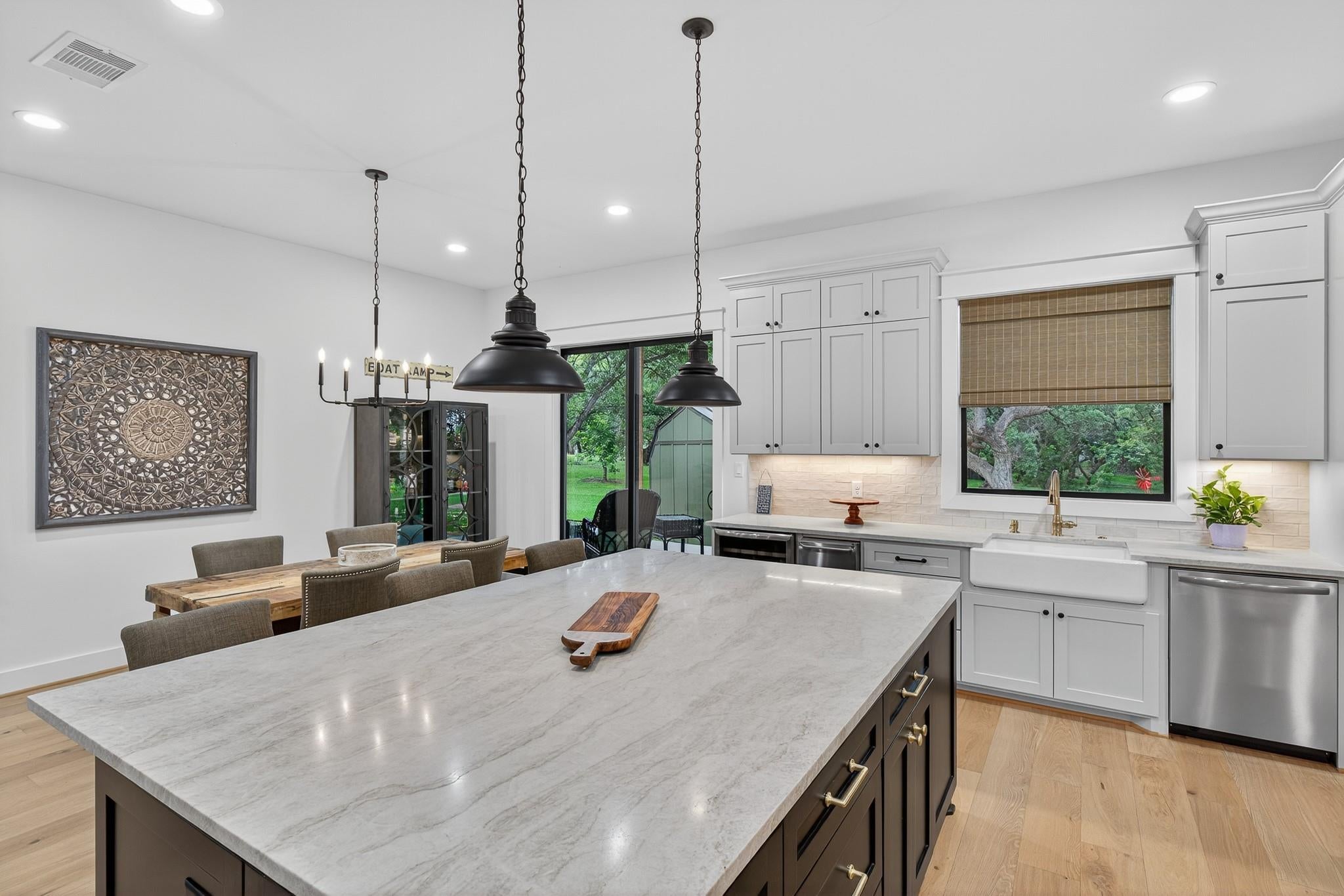 Kingsland, Texas, 78639, United States, 5 Bedrooms Bedrooms, ,4 BathroomsBathrooms,Residential,Active,2006783