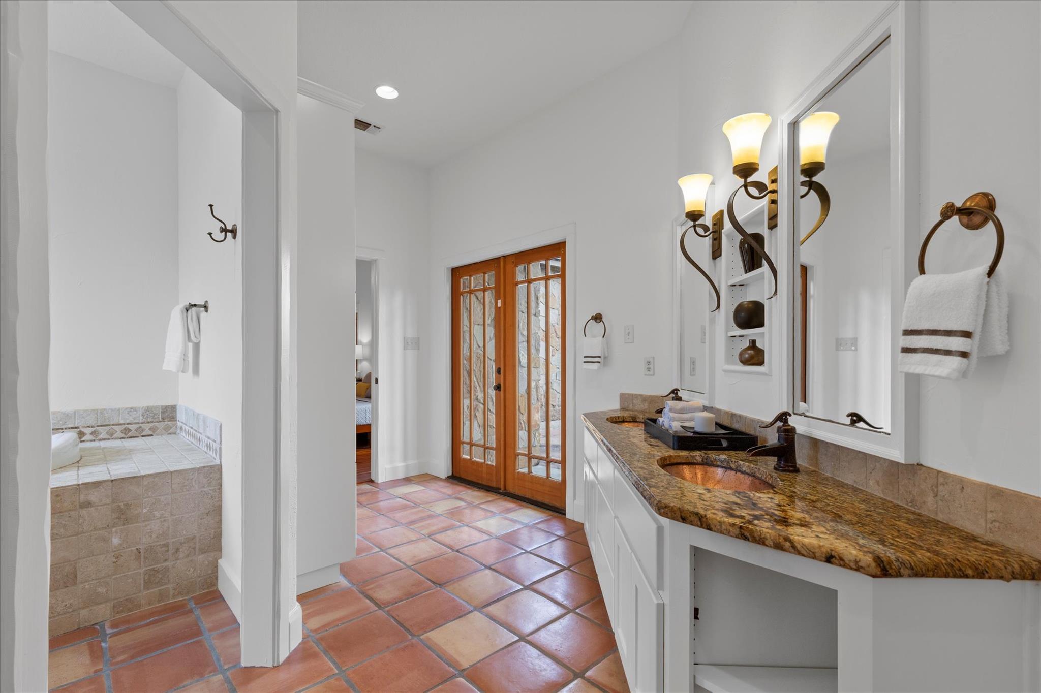 Smithville, Texas, 78957, United States, 4 Bedrooms Bedrooms, ,3 BathroomsBathrooms,Residential,Active,1933712