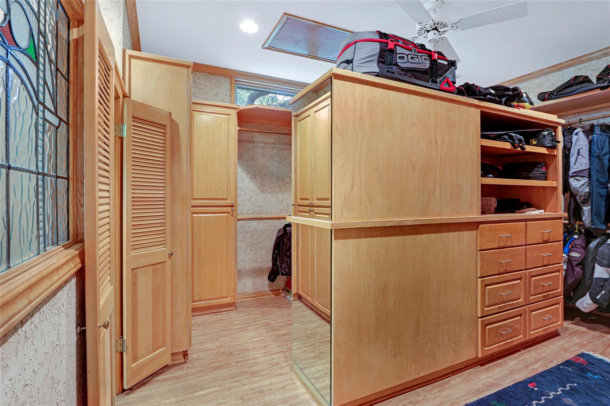 Wimberley, Texas, 78676, United States, 5 Bedrooms Bedrooms, ,6 BathroomsBathrooms,Residential,Active,1702220