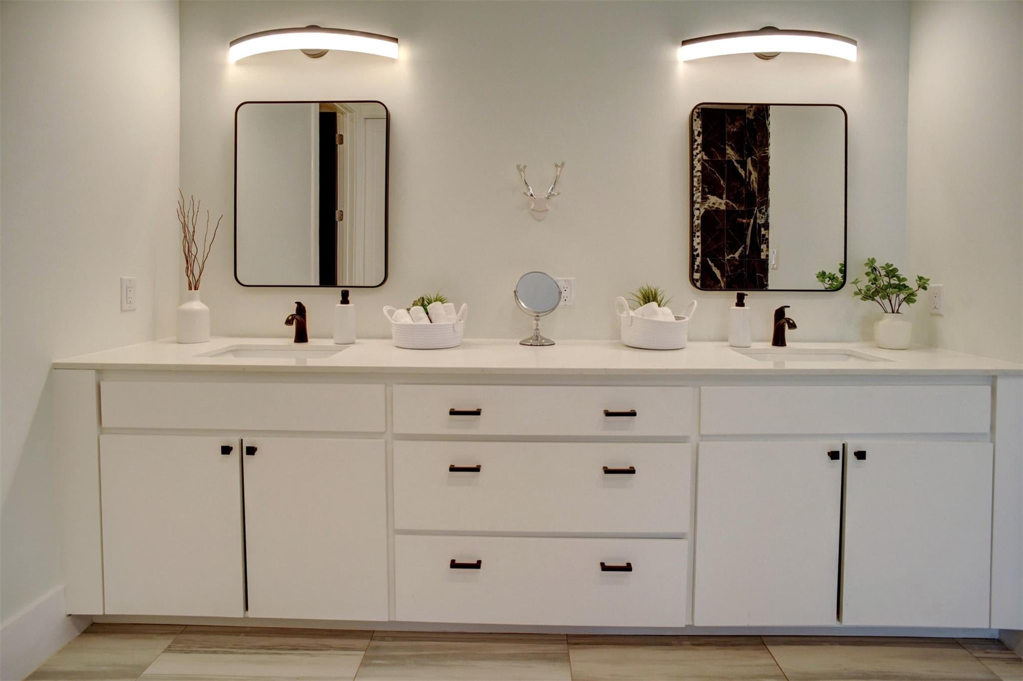 Red Rock, Texas, 78662, United States, ,4 BathroomsBathrooms,Residential,Active,1781796
