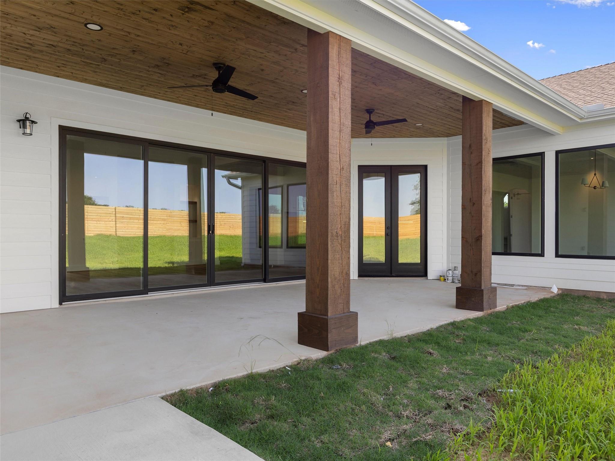 Smithville, Texas, 78957, United States, ,4 BathroomsBathrooms,Residential,Active,1852736