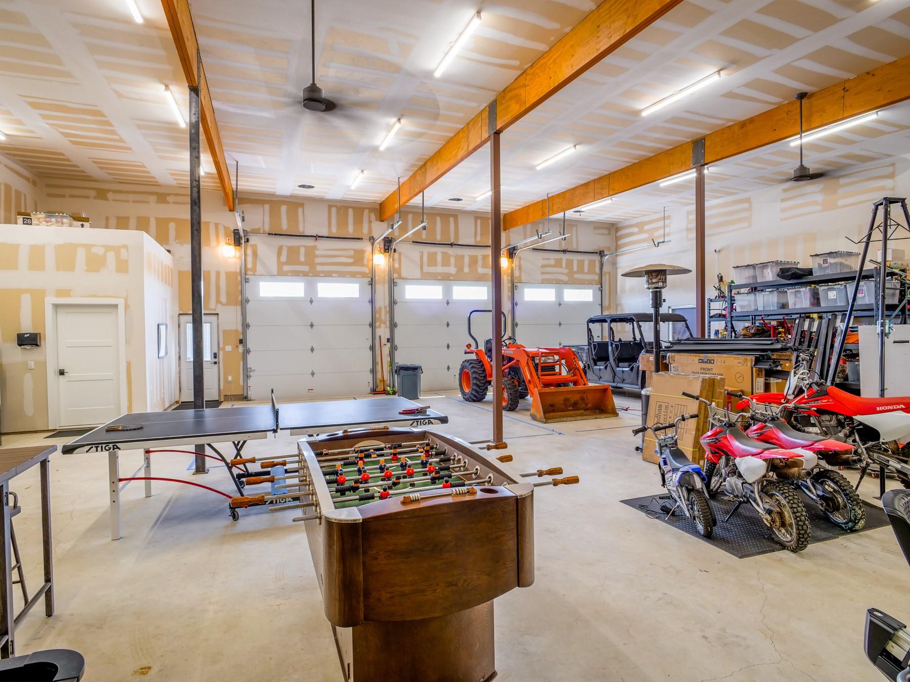 Burnet, Texas, 78611, United States, 2 Bedrooms Bedrooms, ,3 BathroomsBathrooms,Residential,Active,1989785