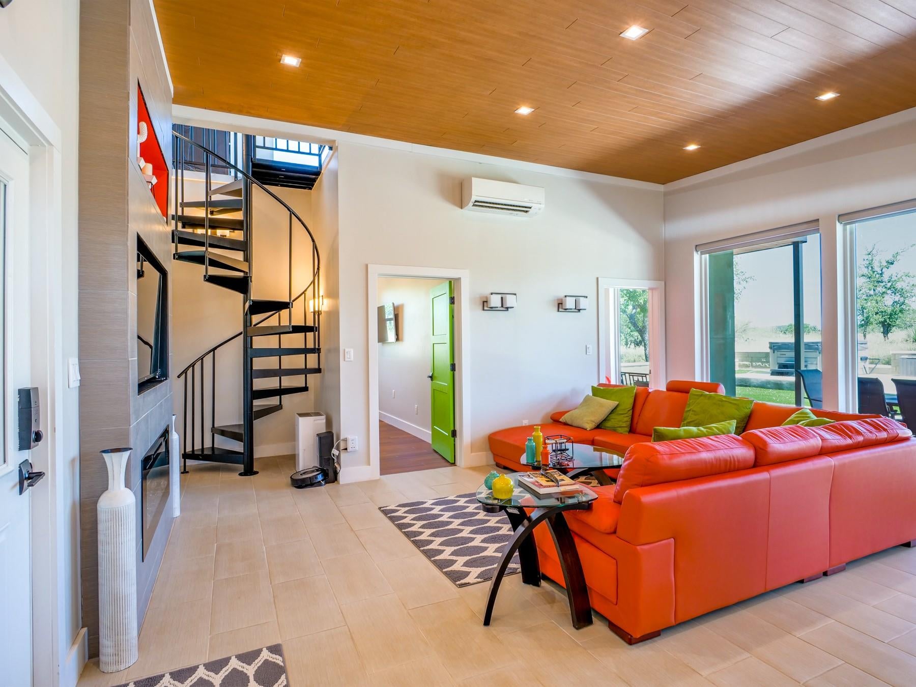 Burnet, Texas, 78611, United States, 2 Bedrooms Bedrooms, ,3 BathroomsBathrooms,Residential,Active,1989785