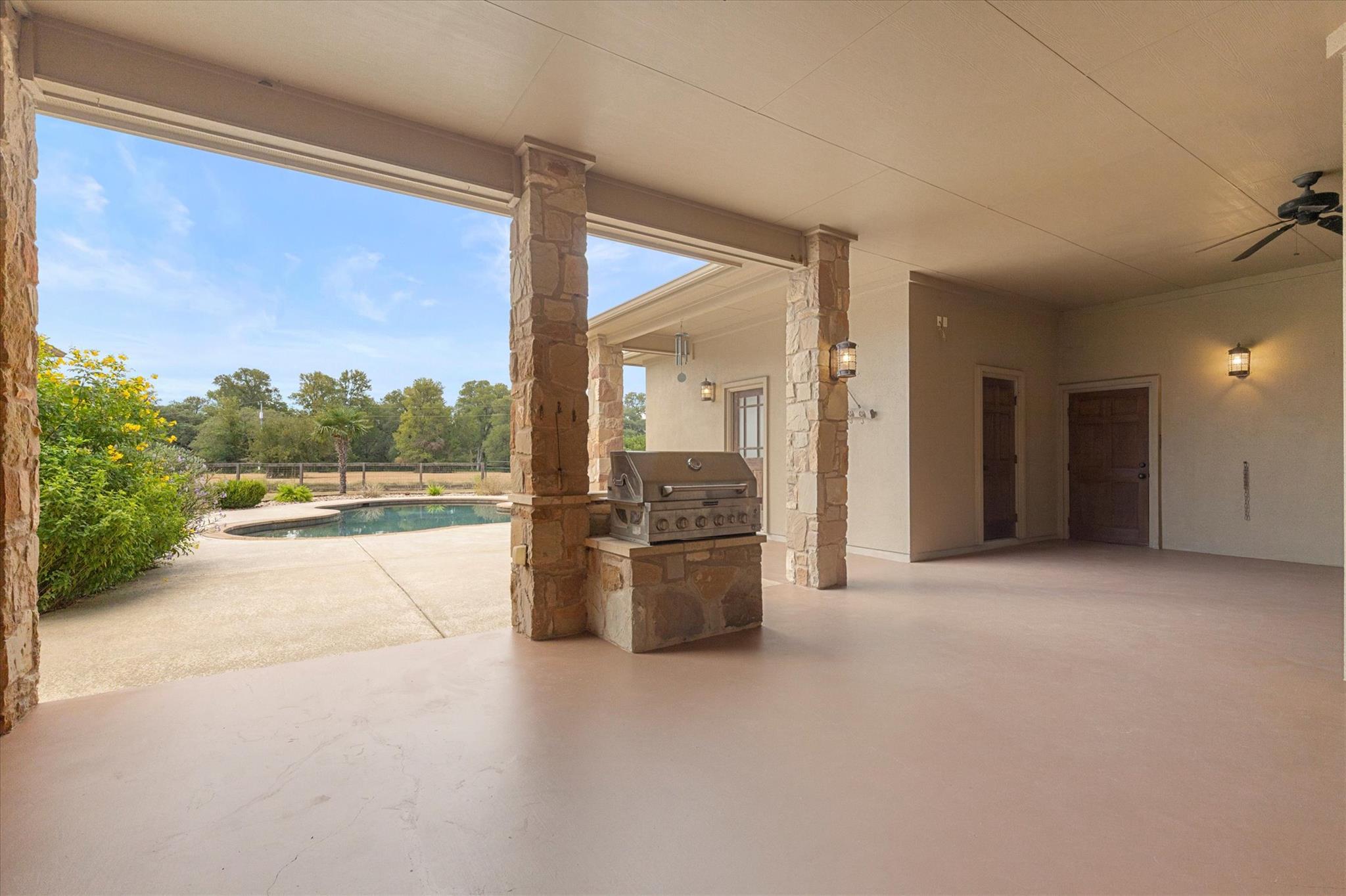 Smithville, Texas, 78957, United States, 4 Bedrooms Bedrooms, ,3 BathroomsBathrooms,Residential,Active,1933712