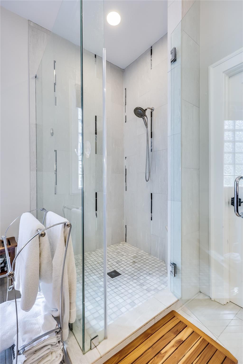 Austin, Texas, 78734, United States, 6 Bedrooms Bedrooms, ,7 BathroomsBathrooms,Residential,Active,2012899