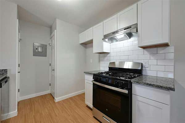 300 E CROSLIN ST APT 113, AUSTIN, TX 78752, photo 4 of 21