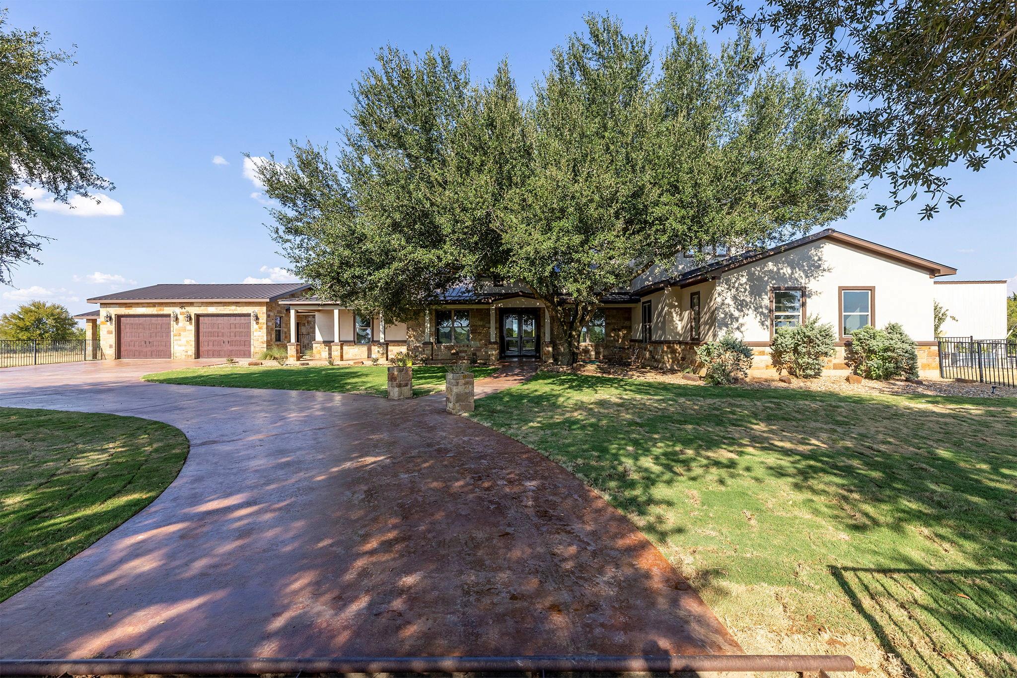 Elgin, Texas, 78621, United States, 5 Bedrooms Bedrooms, ,4 BathroomsBathrooms,Residential,Active,1945098