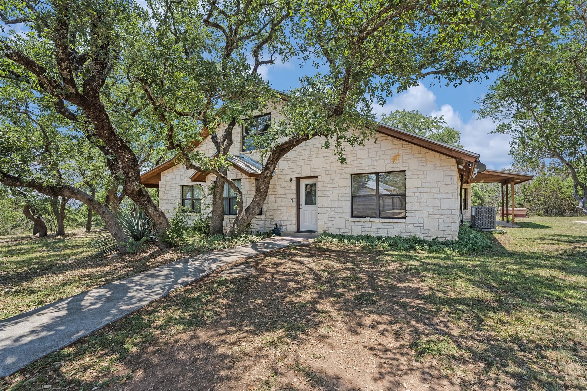 Spicewood, Texas, 78669, United States, ,3 BathroomsBathrooms,Residential,Active,1832331