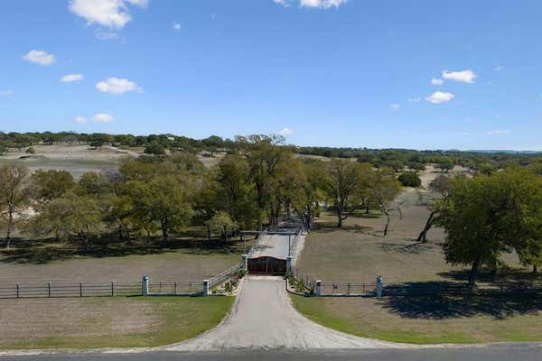 521 BLUFF CREEK RD, CENTER POINT, TX 78010, photo 4 of 40