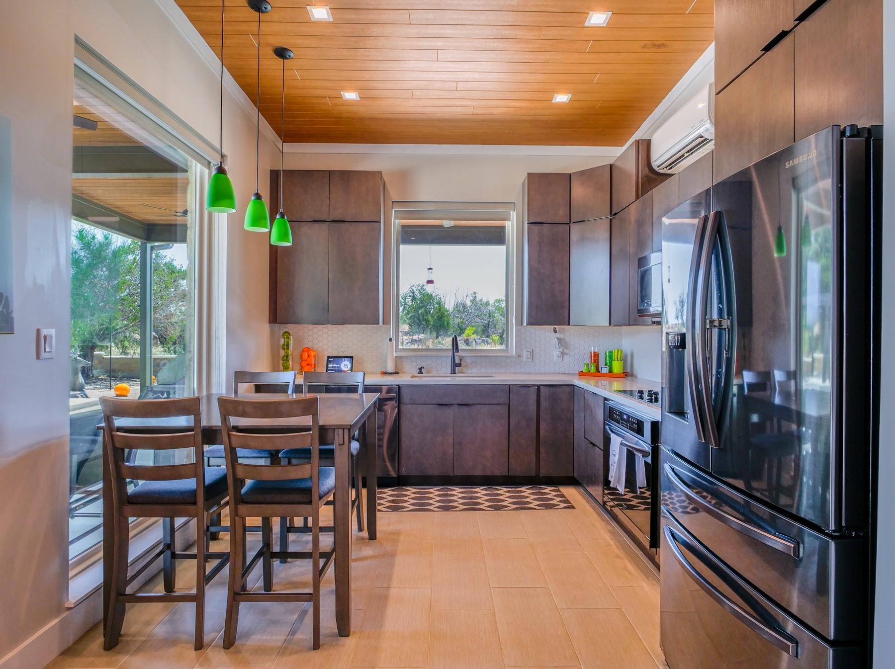 Burnet, Texas, 78611, United States, 2 Bedrooms Bedrooms, ,3 BathroomsBathrooms,Residential,Active,1989785