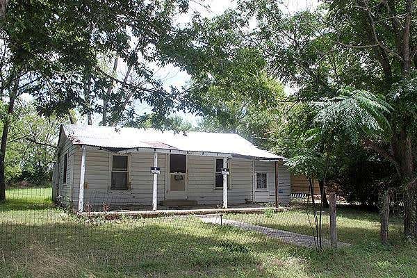 513 RUDDY ST, LOCKHART, TX 78644 - Image 1