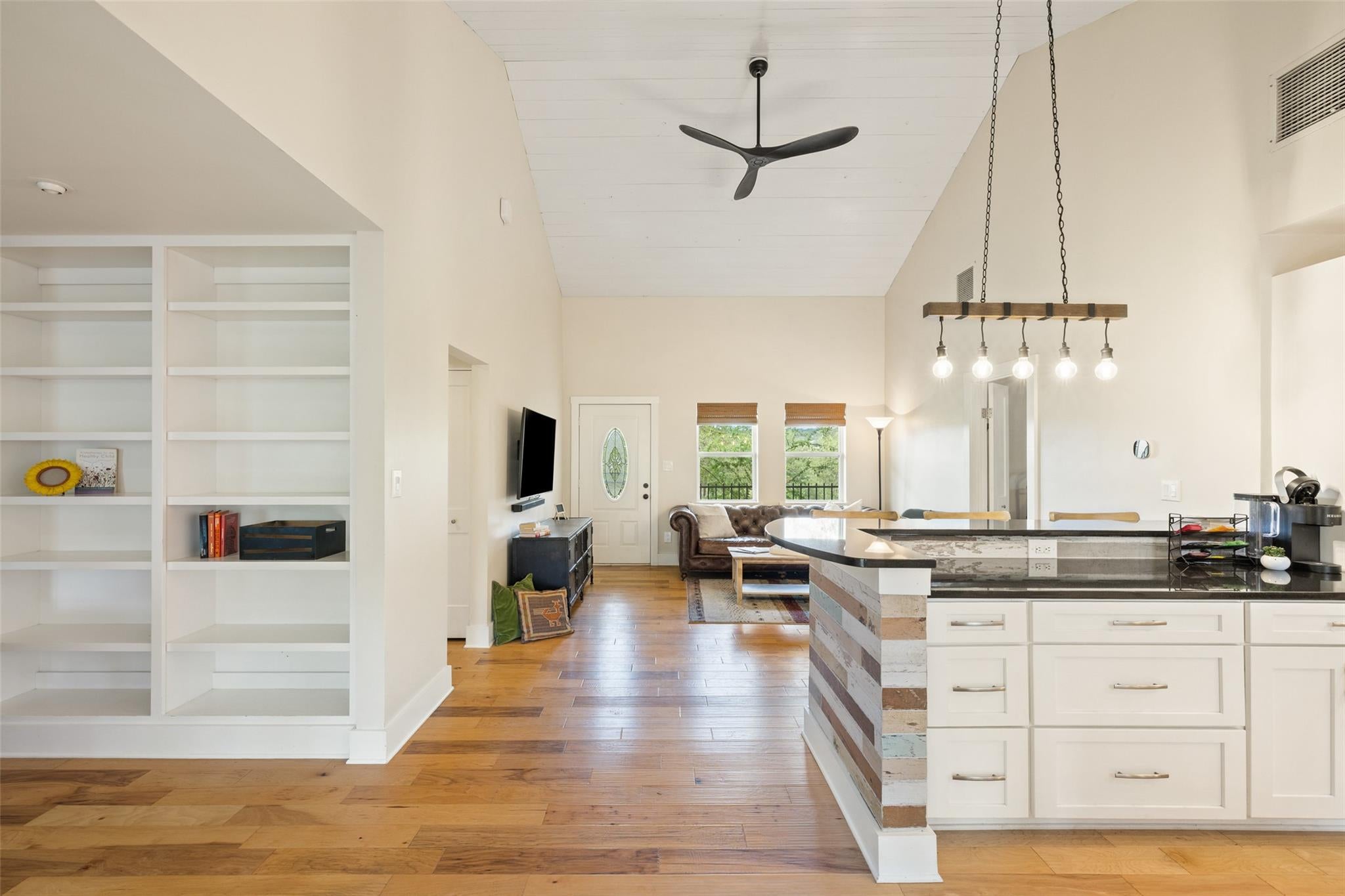 Spicewood, Texas, 78669, United States, 2 Bedrooms Bedrooms, ,2 BathroomsBathrooms,Residential,Active,1899916
