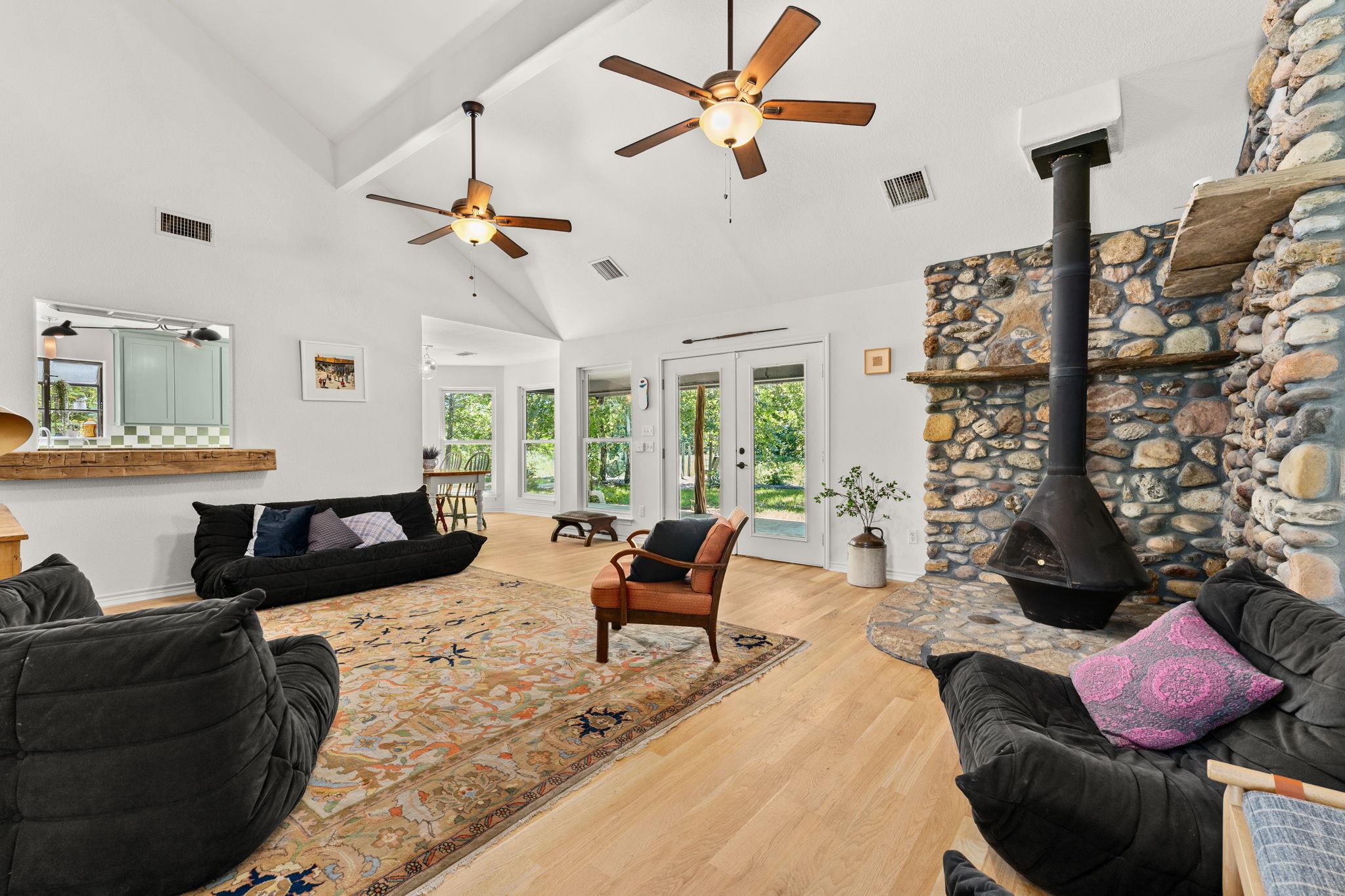 Spicewood, Texas, 78669, United States, 4 Bedrooms Bedrooms, ,3 BathroomsBathrooms,Residential,Active,1987243