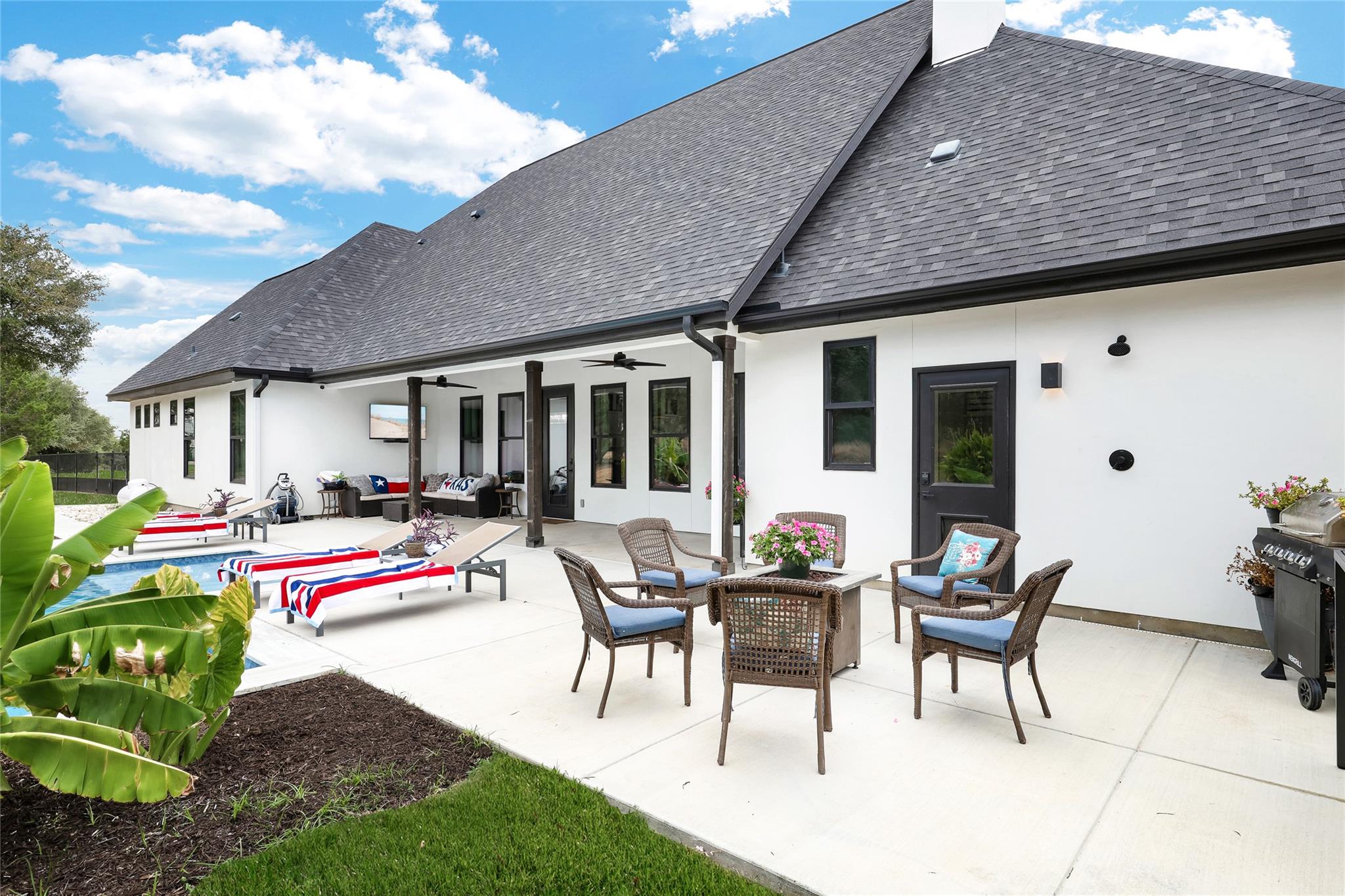 New Braunfels, Texas, 78132, United States, 4 Bedrooms Bedrooms, ,4 BathroomsBathrooms,Residential,Active,1929930