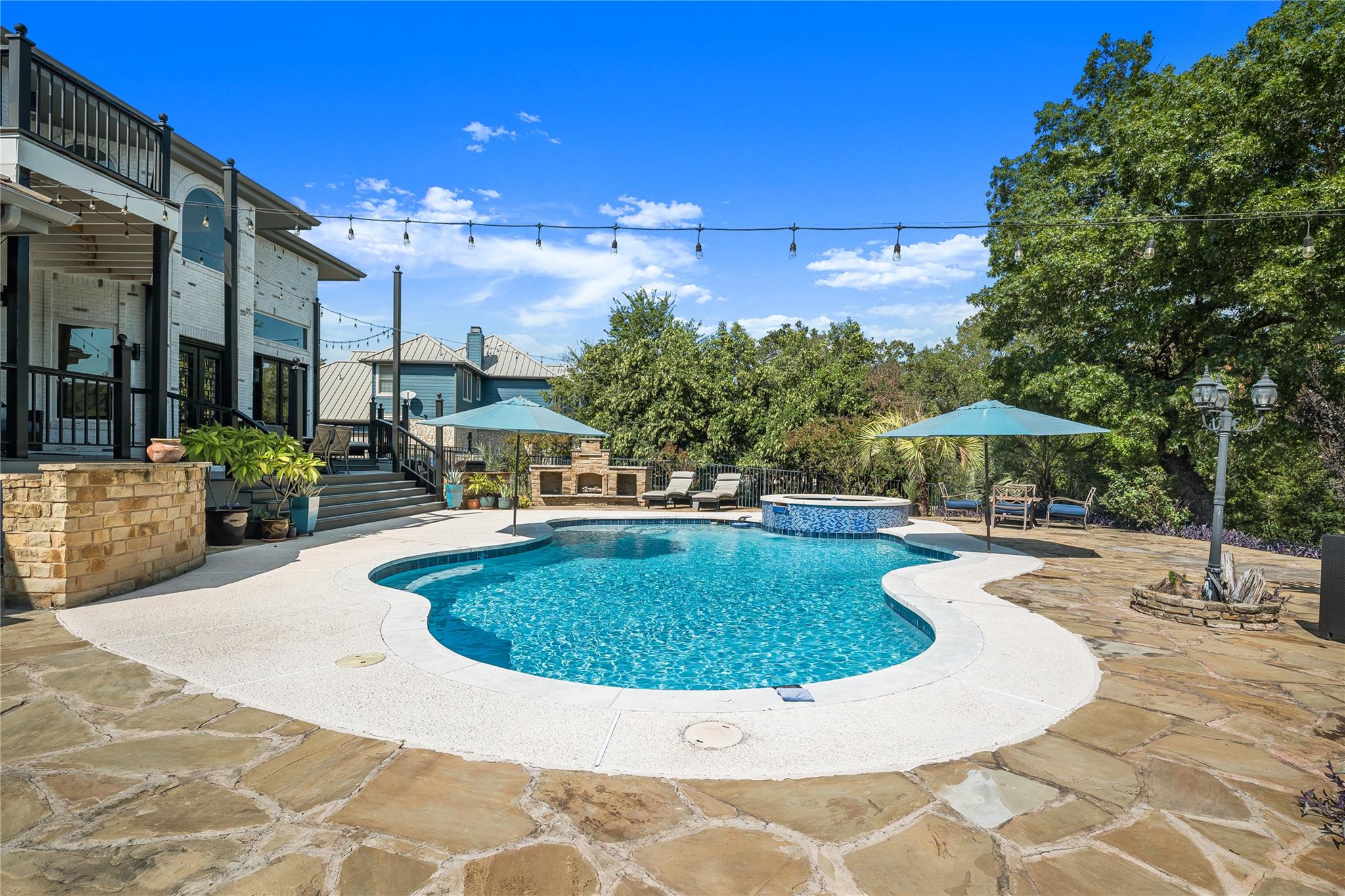 Lakeway, Texas, 78734, United States, 4 Bedrooms Bedrooms, ,3 BathroomsBathrooms,Residential,Active,1945096