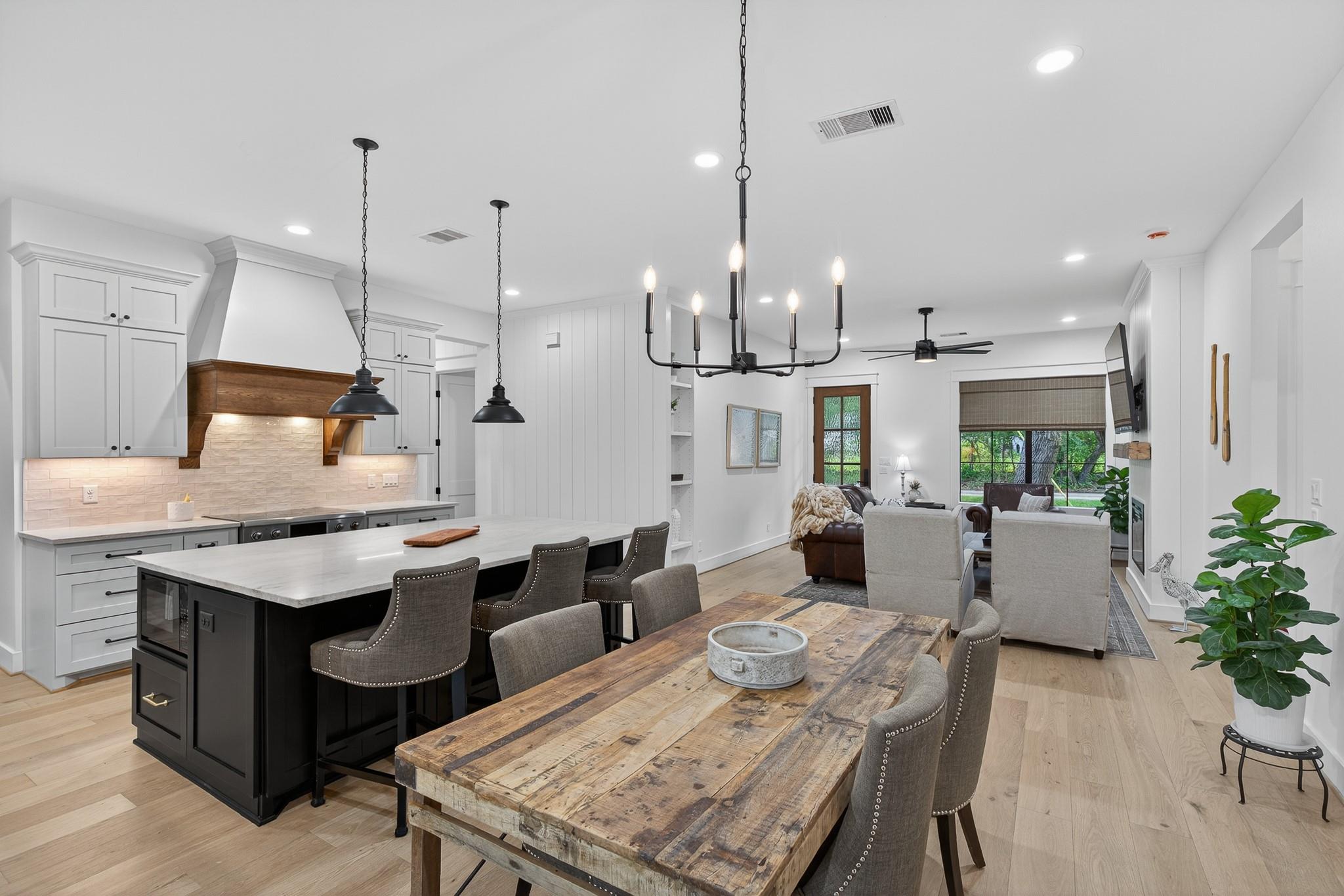 Kingsland, Texas, 78639, United States, 5 Bedrooms Bedrooms, ,4 BathroomsBathrooms,Residential,Active,2006783