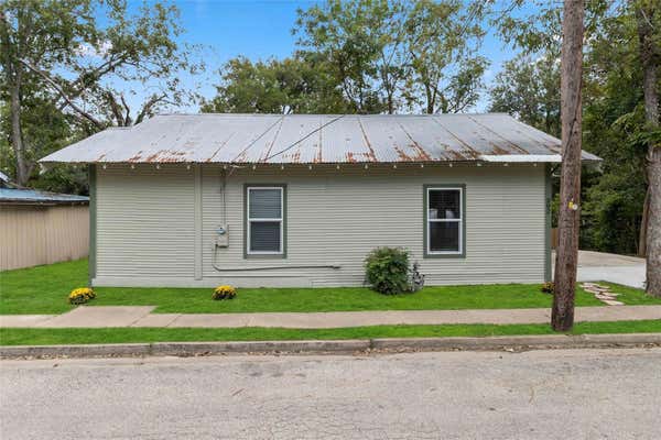 302 BOTTS ST, GONZALES, TX 78629, photo 4 of 40