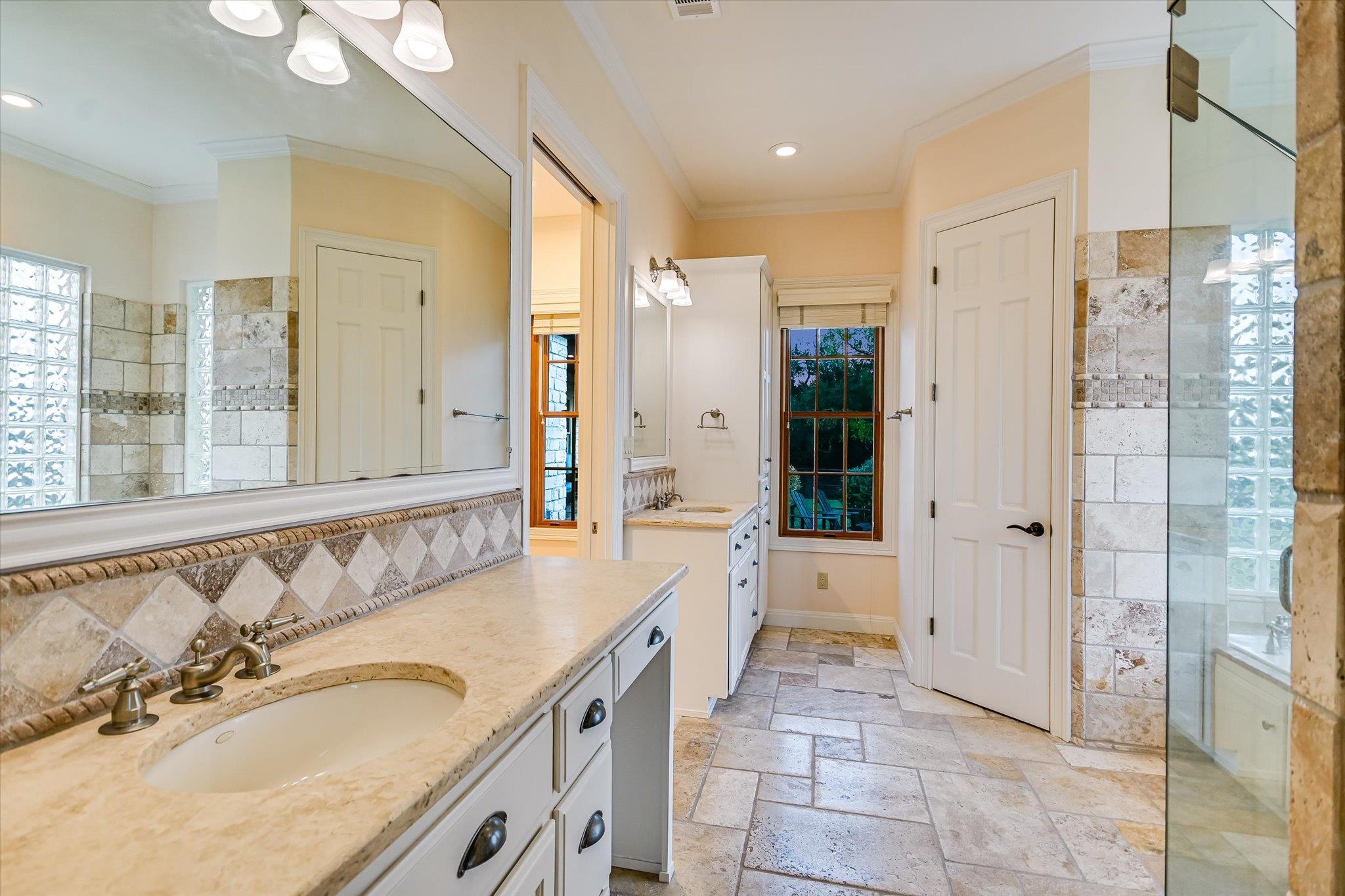 Wimberley, Texas, 78676, United States, 5 Bedrooms Bedrooms, ,4 BathroomsBathrooms,Residential,Active,1973530