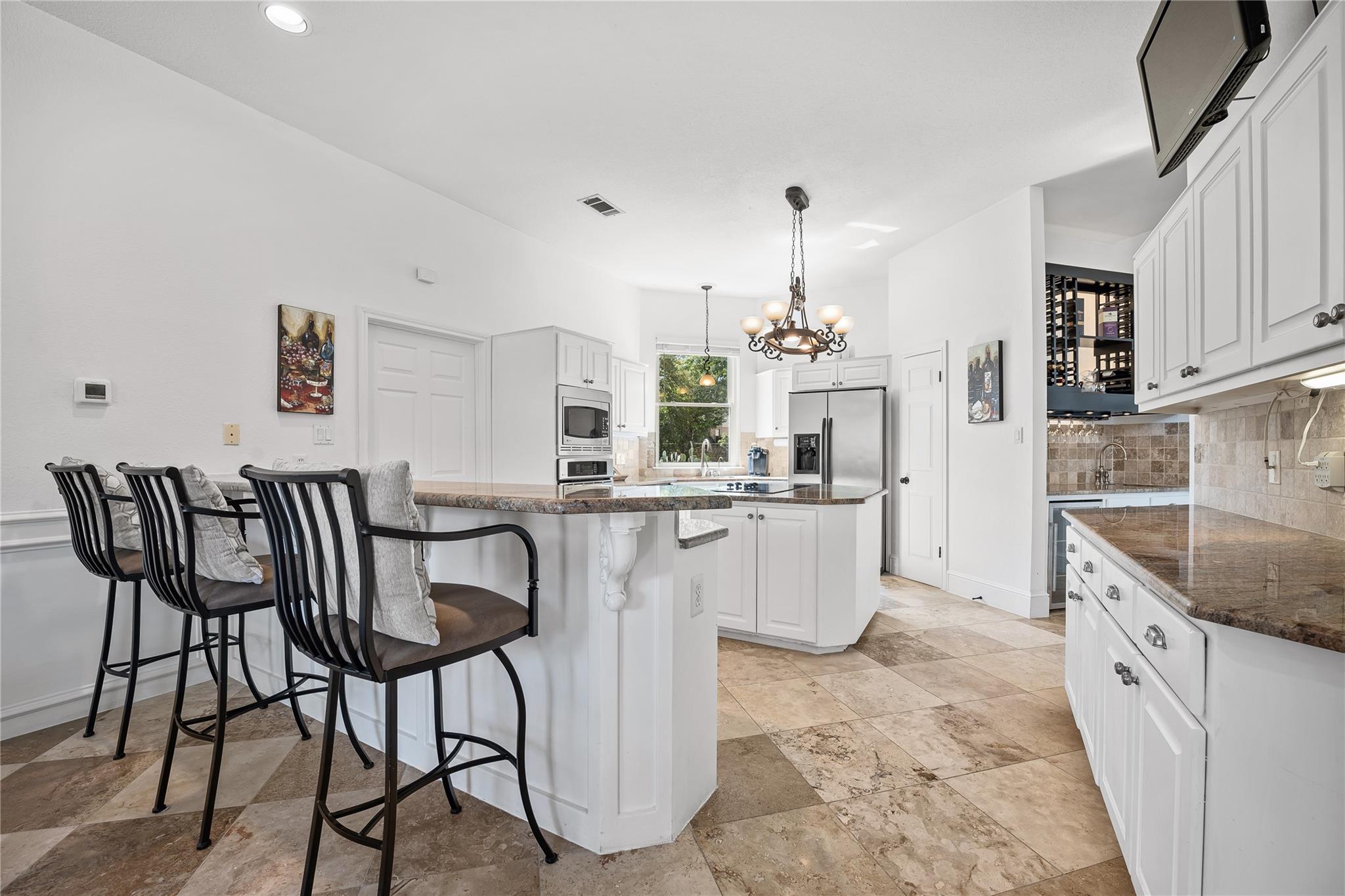 Lakeway, Texas, 78734, United States, 4 Bedrooms Bedrooms, ,3 BathroomsBathrooms,Residential,Active,1945096