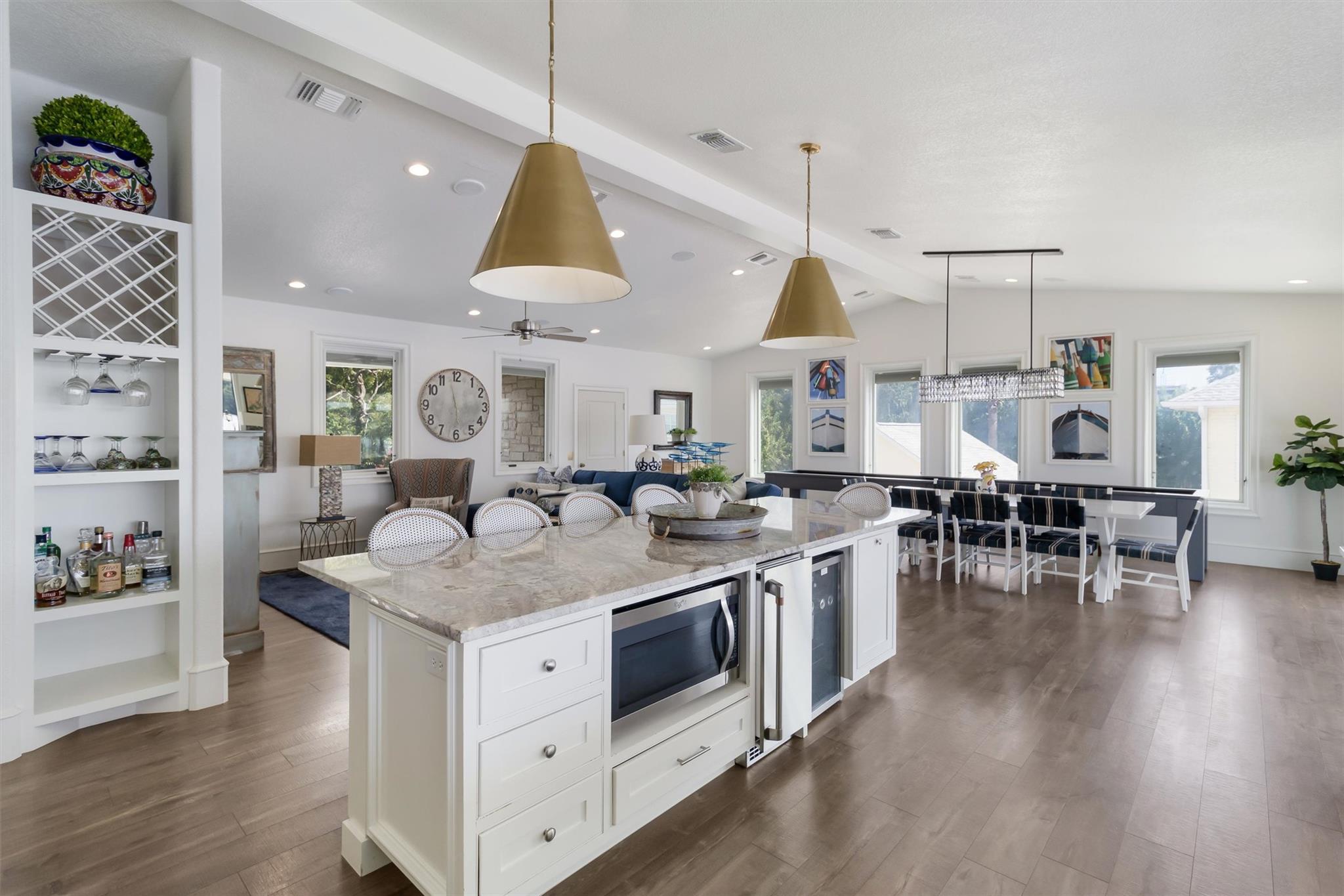 Kingsland, Texas, 78639, United States, 7 Bedrooms Bedrooms, ,6 BathroomsBathrooms,Residential,Active,1946434