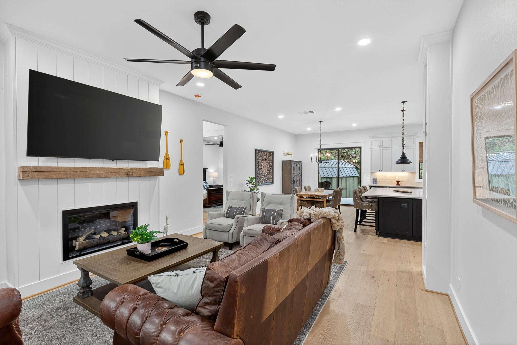 Kingsland, Texas, 78639, United States, 5 Bedrooms Bedrooms, ,4 BathroomsBathrooms,Residential,Active,2006783