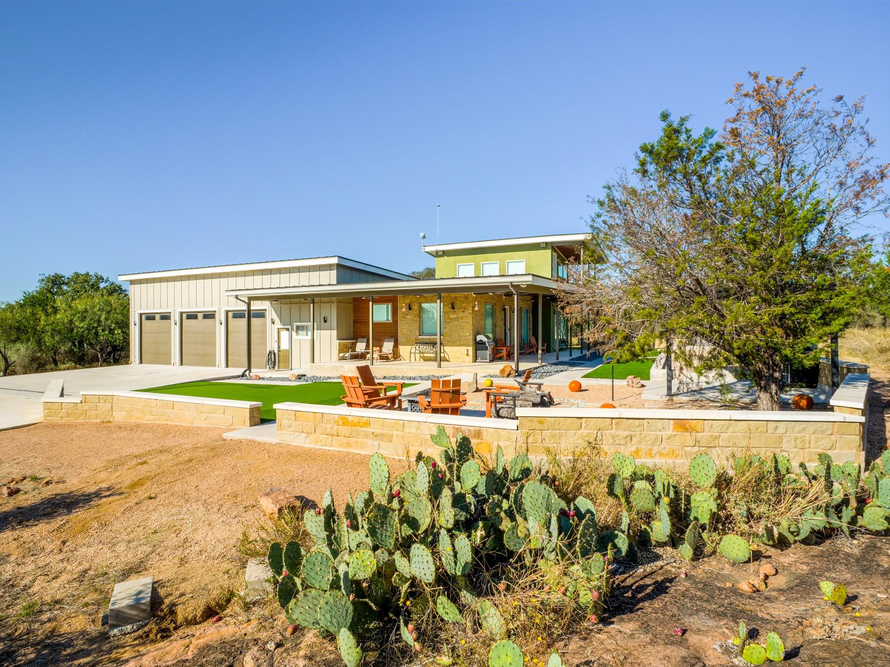 Burnet, Texas, 78611, United States, 2 Bedrooms Bedrooms, ,3 BathroomsBathrooms,Residential,Active,1989785