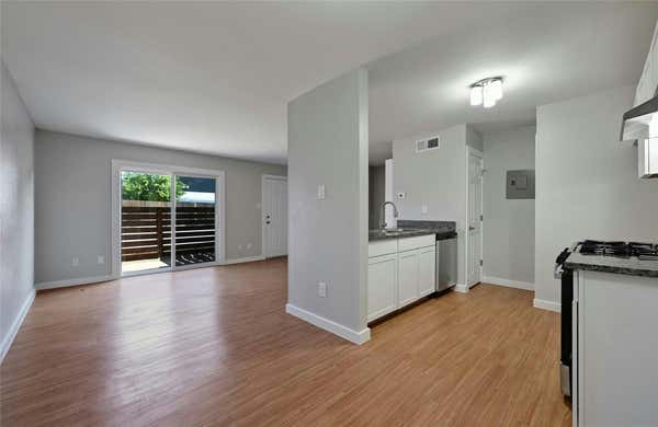 300 E CROSLIN ST APT 113, AUSTIN, TX 78752, photo 2 of 21