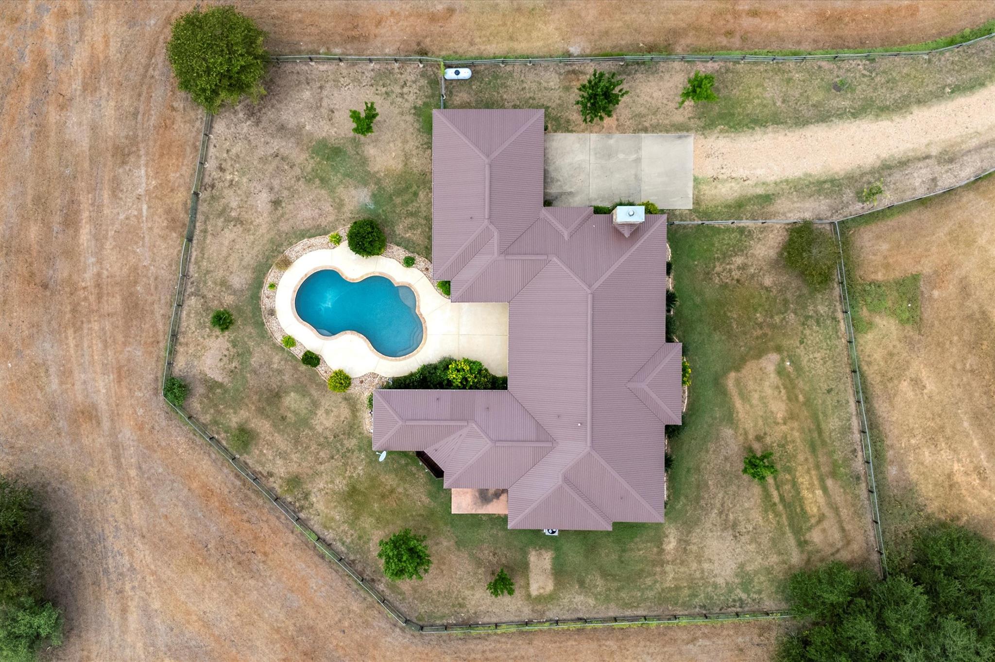 Smithville, Texas, 78957, United States, 4 Bedrooms Bedrooms, ,3 BathroomsBathrooms,Residential,Active,1933712