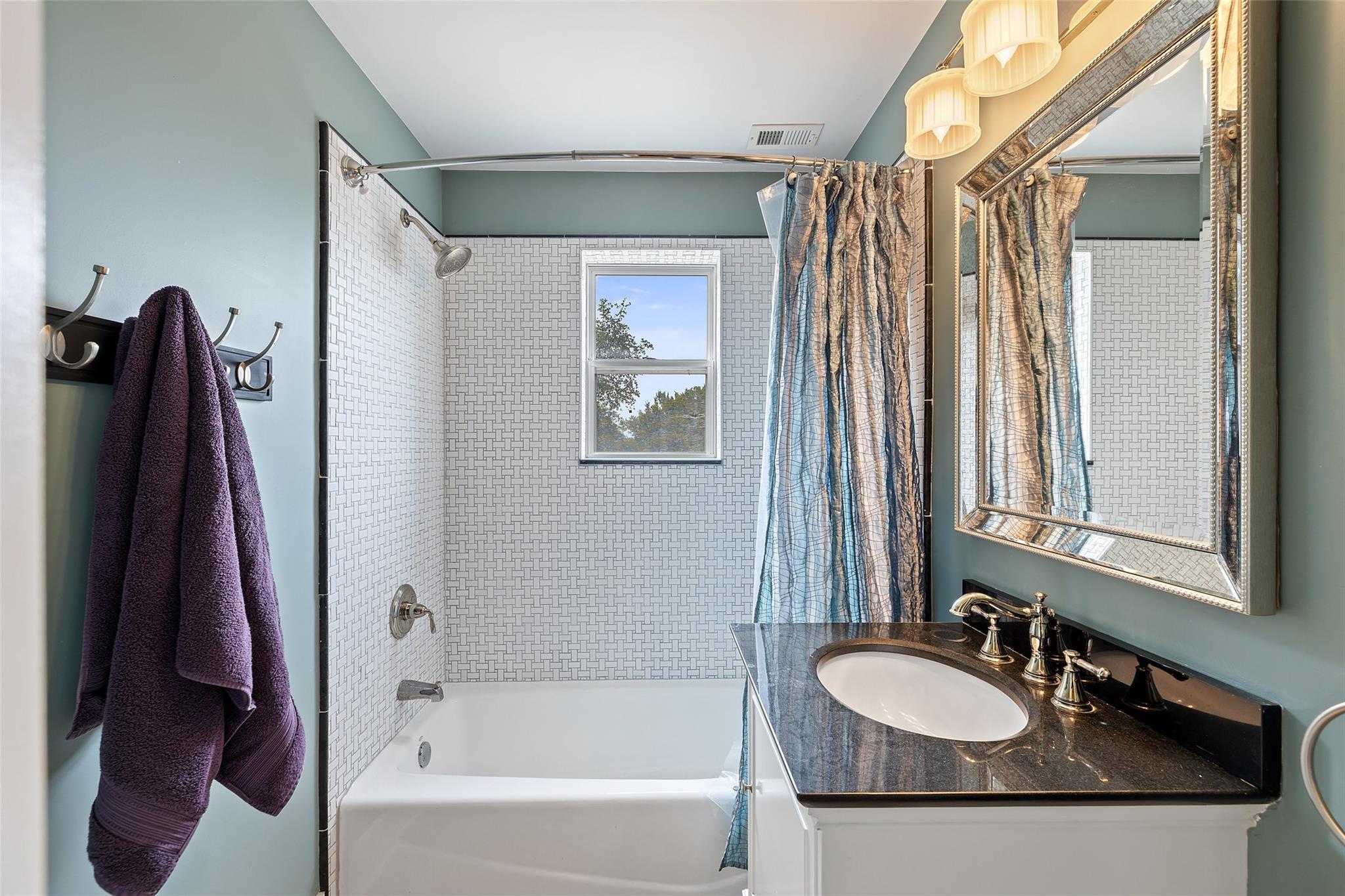 Spicewood, Texas, 78669, United States, 2 Bedrooms Bedrooms, ,2 BathroomsBathrooms,Residential,Active,1899916