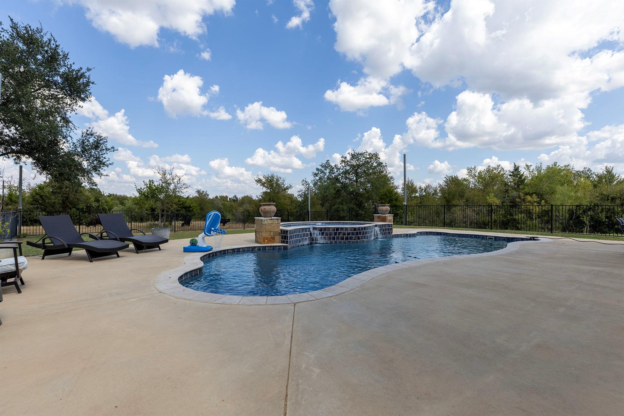 Elgin, Texas, 78621, United States, 5 Bedrooms Bedrooms, ,4 BathroomsBathrooms,Residential,Active,1945098