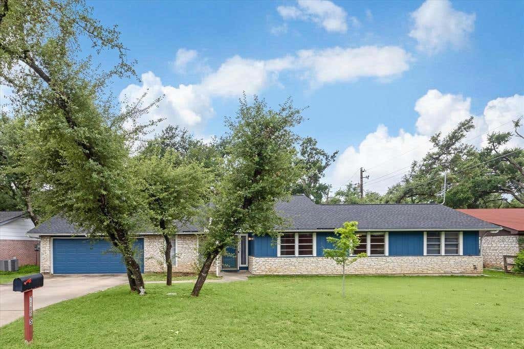 7105 S SIOUX TRL, AUSTIN, TX 78729, photo 1 of 32