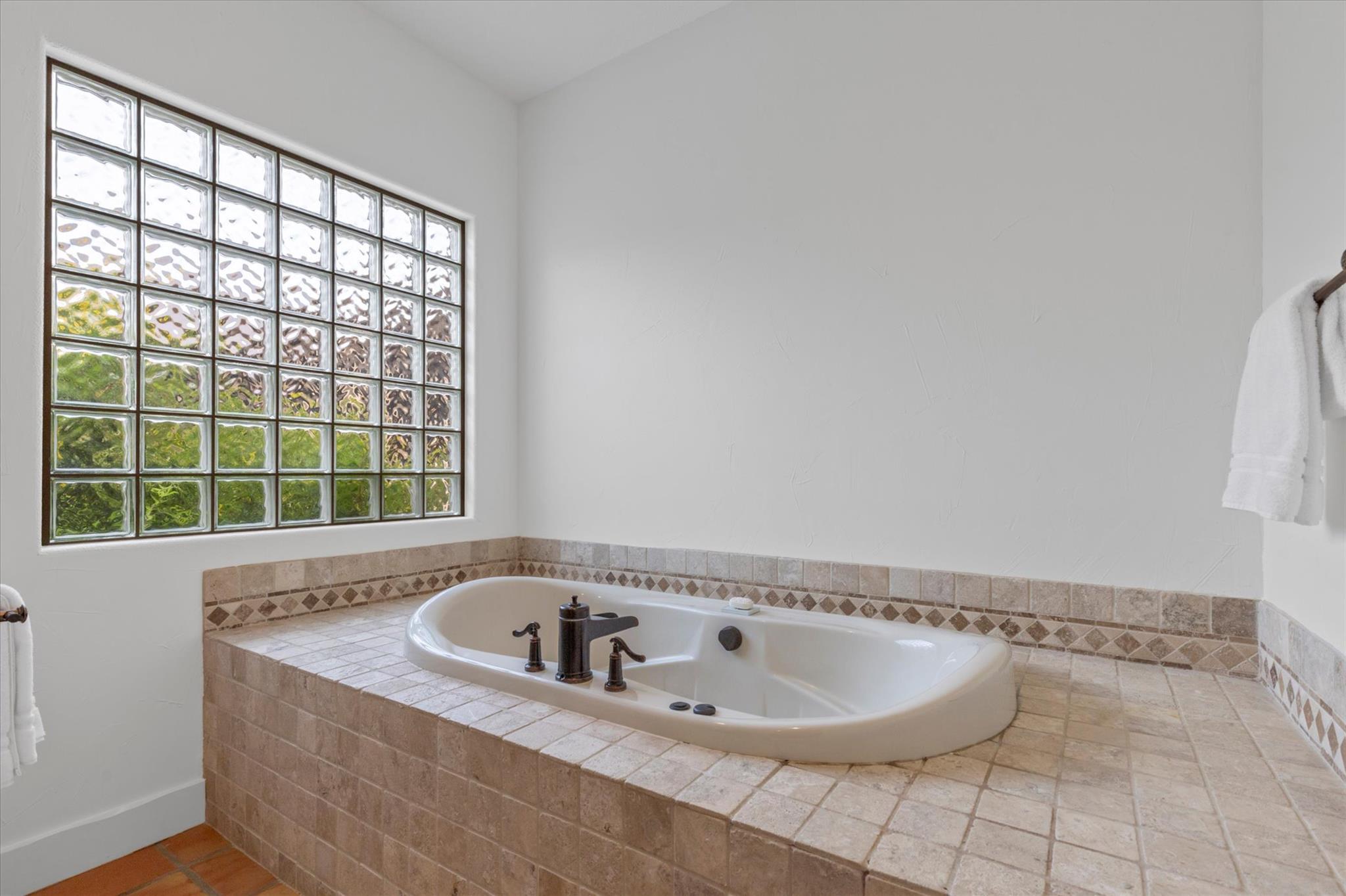 Smithville, Texas, 78957, United States, 4 Bedrooms Bedrooms, ,3 BathroomsBathrooms,Residential,Active,1933712