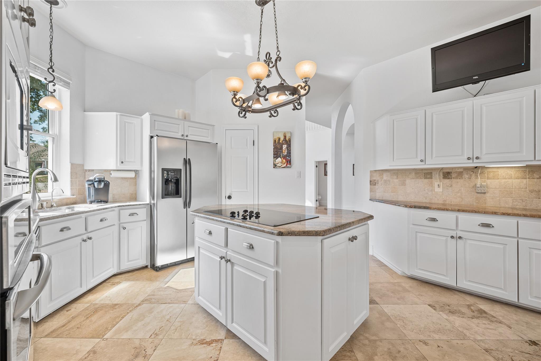 Lakeway, Texas, 78734, United States, 4 Bedrooms Bedrooms, ,3 BathroomsBathrooms,Residential,Active,1945096