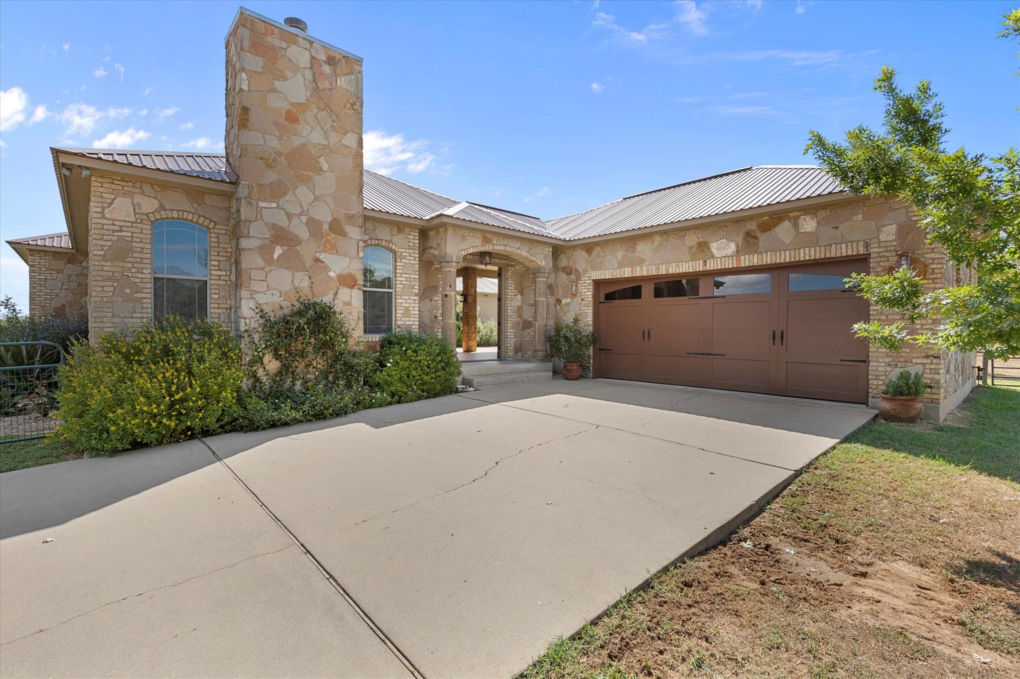 Smithville, Texas, 78957, United States, 4 Bedrooms Bedrooms, ,3 BathroomsBathrooms,Residential,Active,1933712