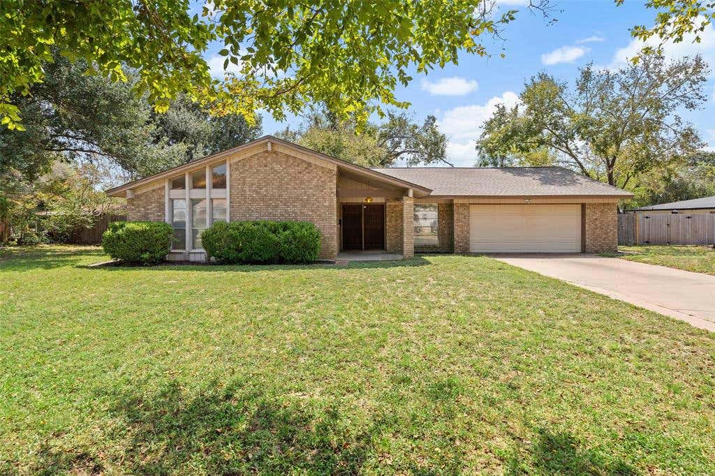 2203 MURRAY AVE, ROCKDALE, TX 76567, photo 1 of 34