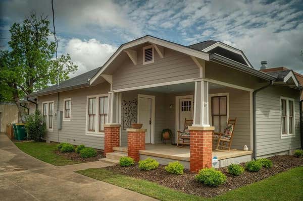 129 E CROCKETT ST, LA GRANGE, TX 78945 - Image 1