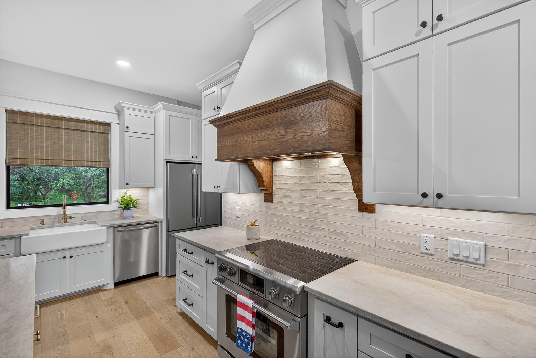 Kingsland, Texas, 78639, United States, 5 Bedrooms Bedrooms, ,4 BathroomsBathrooms,Residential,Active,2006783