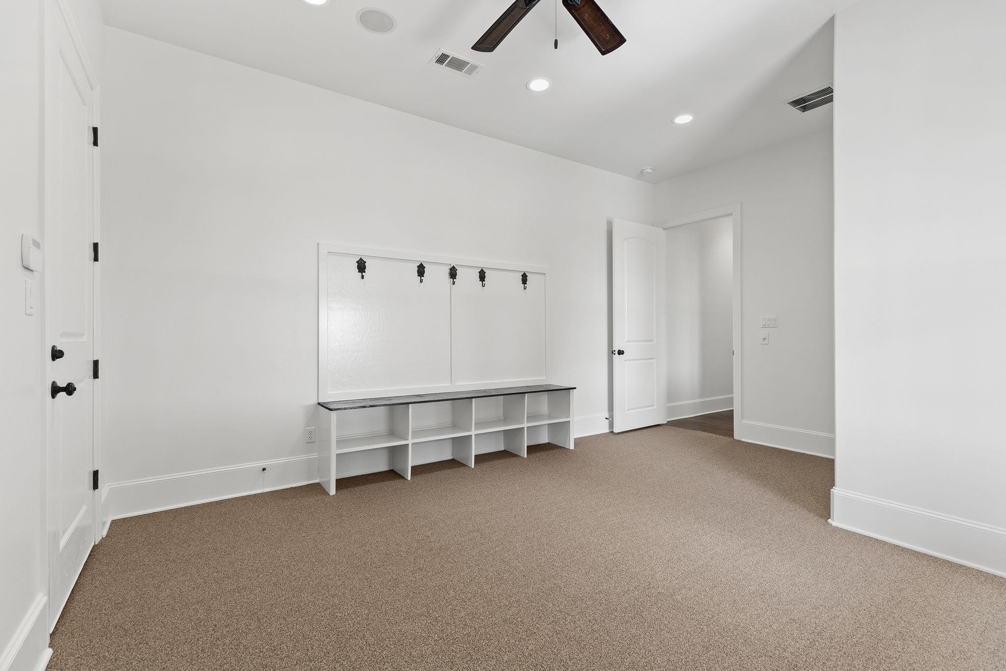 Elgin, Texas, 78621, United States, 5 Bedrooms Bedrooms, ,4 BathroomsBathrooms,Residential,Active,1945098