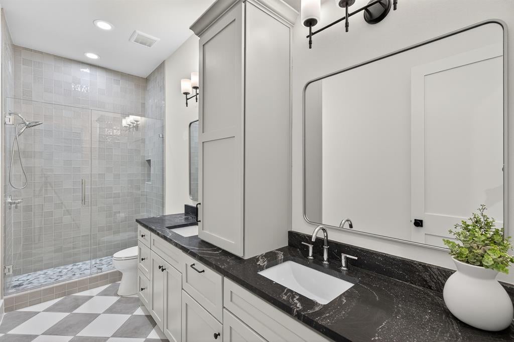 Kingsland, Texas, 78639, United States, 5 Bedrooms Bedrooms, ,4 BathroomsBathrooms,Residential,Active,2006783