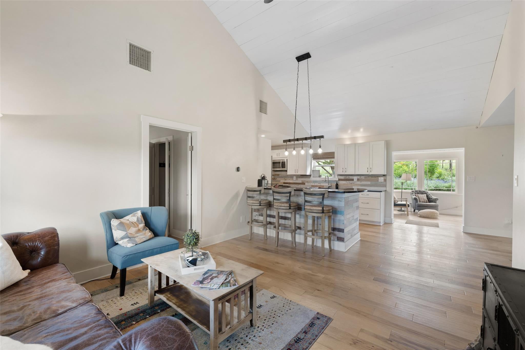 Spicewood, Texas, 78669, United States, 2 Bedrooms Bedrooms, ,2 BathroomsBathrooms,Residential,Active,1899916