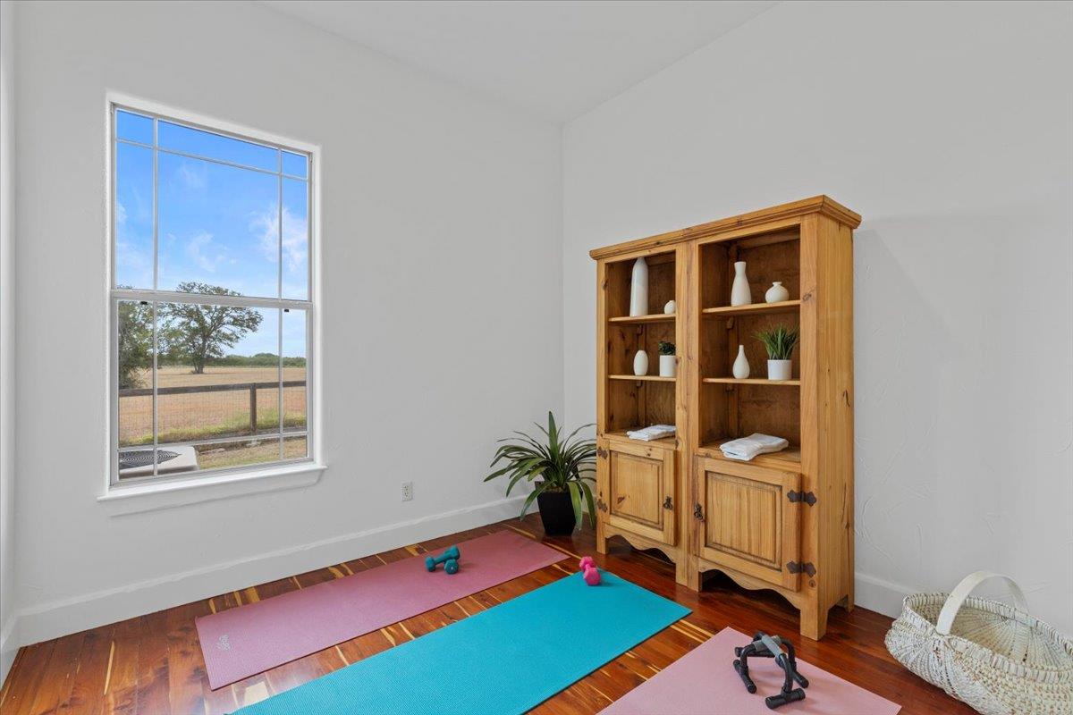 Smithville, Texas, 78957, United States, 4 Bedrooms Bedrooms, ,3 BathroomsBathrooms,Residential,Active,1933712