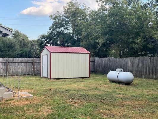 105 W 9TH ST, FLATONIA, TX 78941, photo 4 of 13