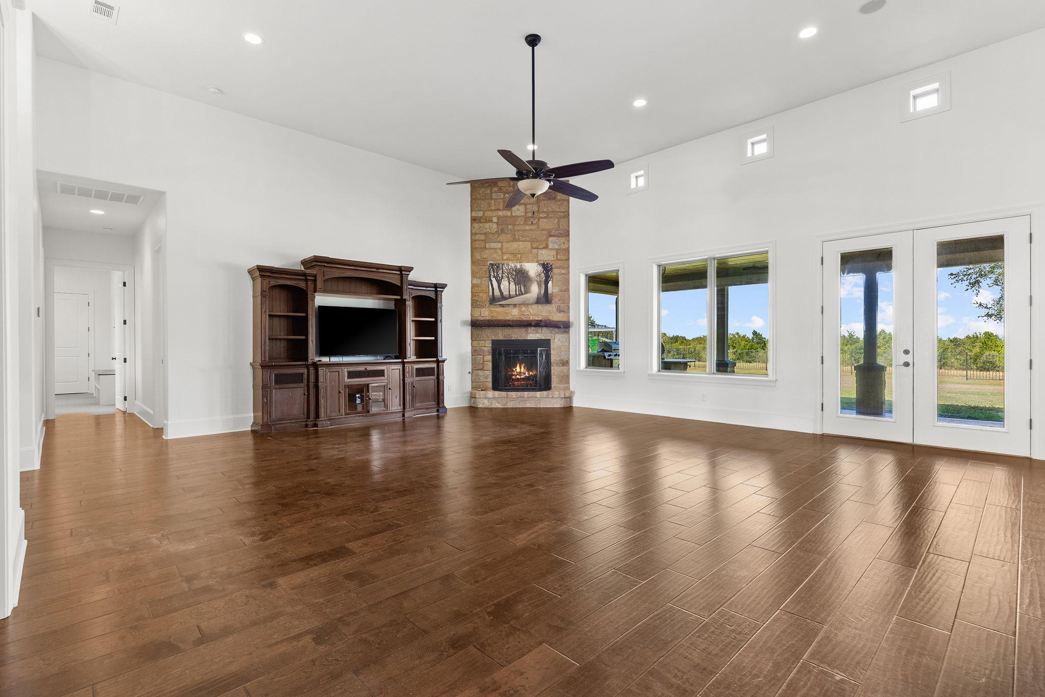 Elgin, Texas, 78621, United States, 5 Bedrooms Bedrooms, ,4 BathroomsBathrooms,Residential,Active,2006921