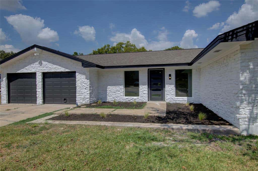 1402 CARDINAL HILL DR, AUSTIN, TX 78758, photo 1 of 31