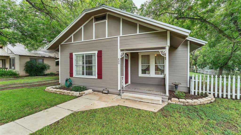 409 N AVENUE G, SHINER, TX 77984, photo 1 of 40