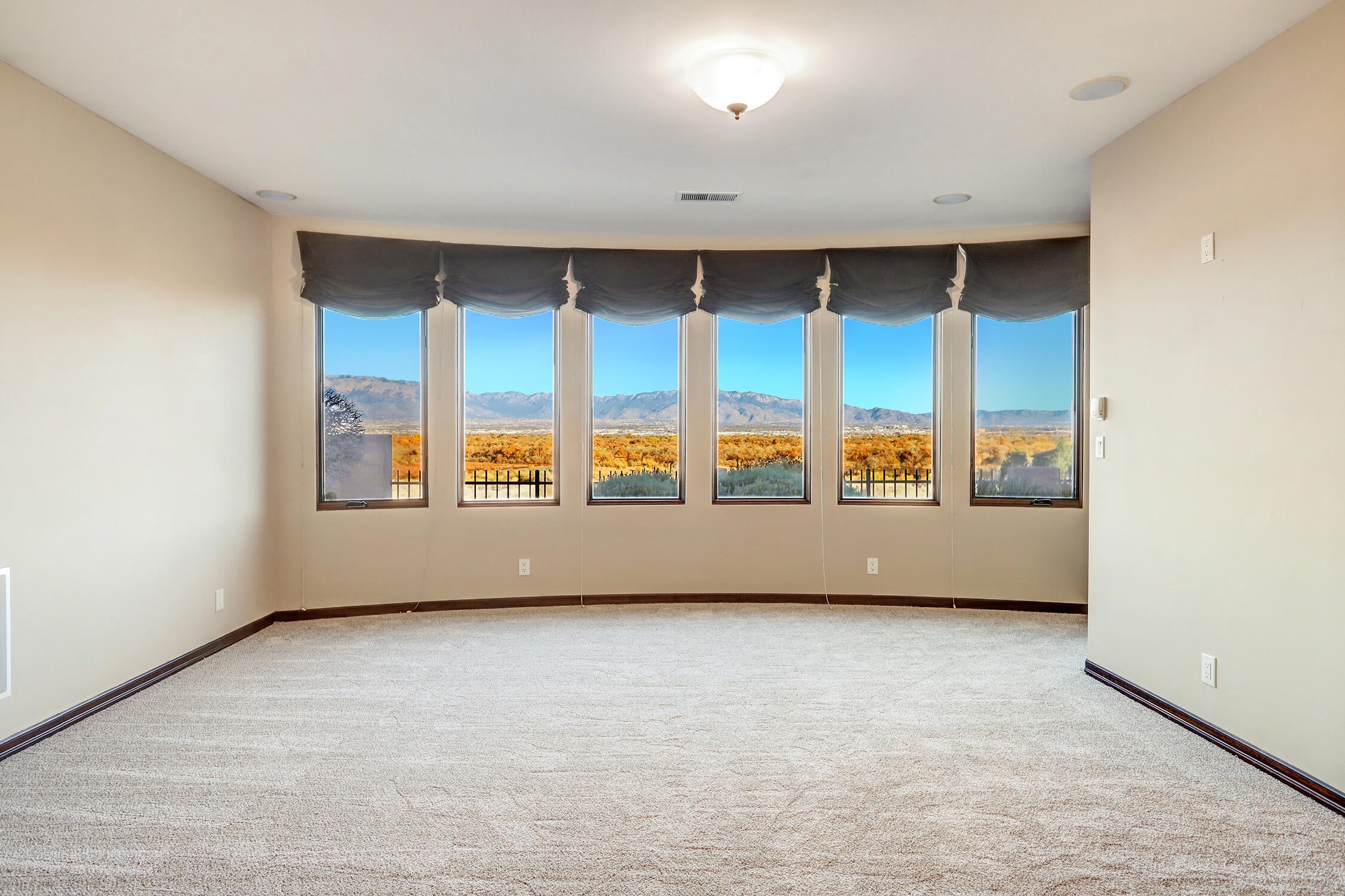 Albuquerque, New Mexico, 87120, United States, 3 Bedrooms Bedrooms, ,4 BathroomsBathrooms,Residential,Active,2001341